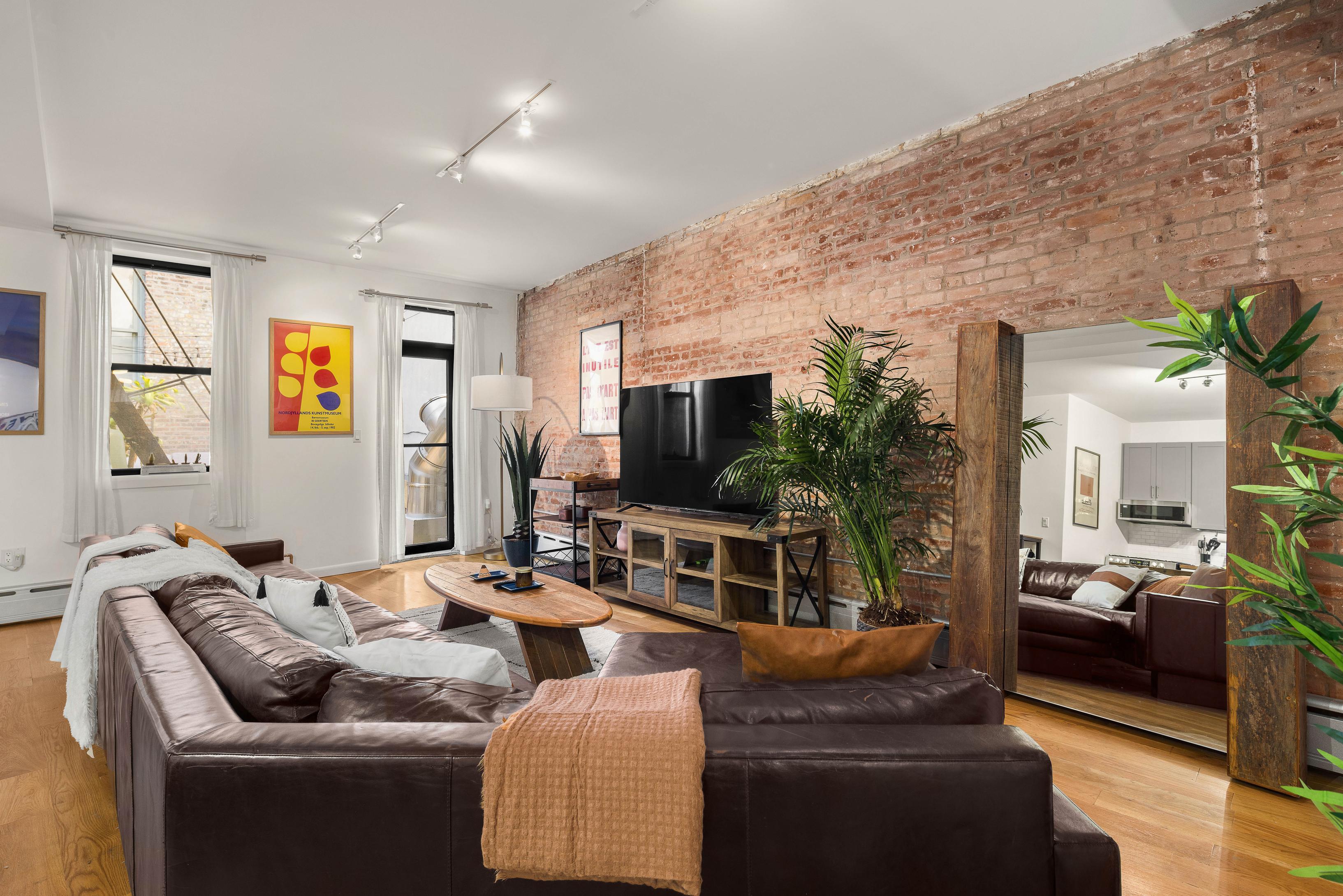 https://haus-media-prod.s3.amazonaws.com/thumbnails/properties/great-jones-loft-noho-3br-with-terrace-24068_large2x.jpg